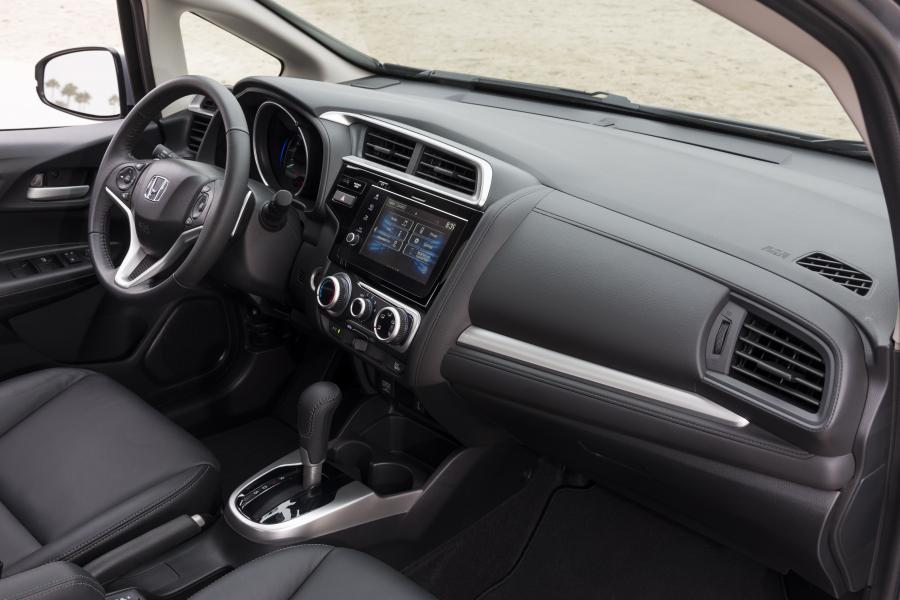 Интерьер Honda Fit 2017 года  (NA) (фото 25 из 50)